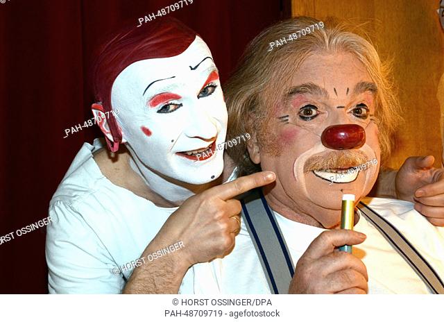dpa-exclusive: Bernhard Paul (R), circus director, clown, director and co-foudner of Circus Roncalli, poses with white clown Gensi (Fulgenci Mestres) in his...