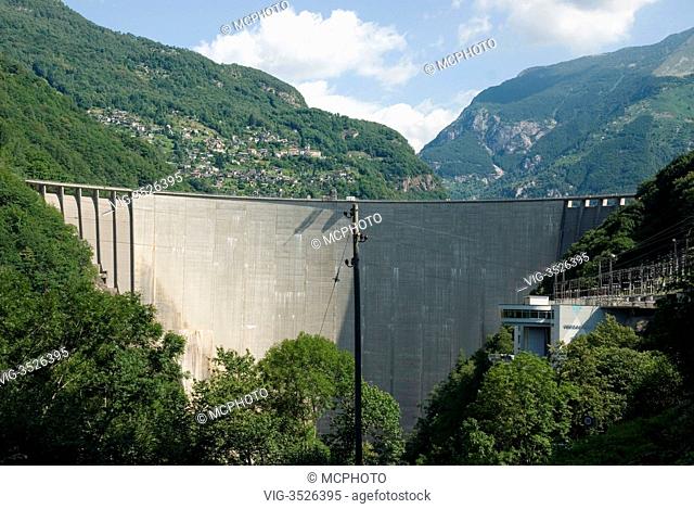 Dam Lago di Vogorno Tenero Contra Verzasca, Tessin, Switzerland - 20/07/2009