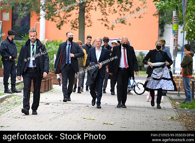 25 September 2021, Brandenburg, Potsdam: Olaf Scholz (M), Federal Minister of Finance and SPD candidate for Chancellor in the 2021 federal election