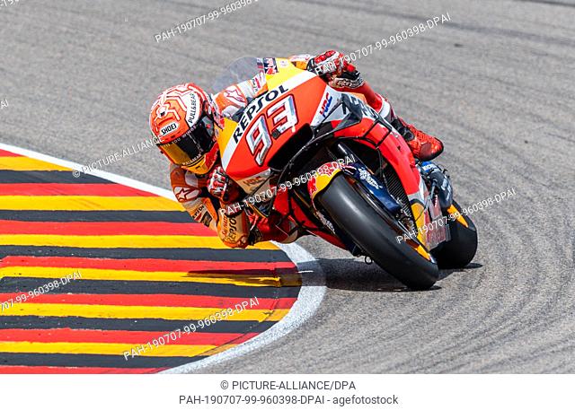07 July 2019, Saxony, Hohenstein-Ernstthal: Motorsport/motorbike, Grand Prix of Germany, MotoGP race at the Sachsenring: Rider Marc Marquez (Spain