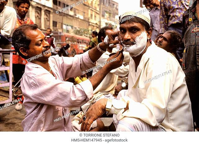 India, West Bengal, Calcutta Kolkata, a street barber in Mahatma Gandhi street