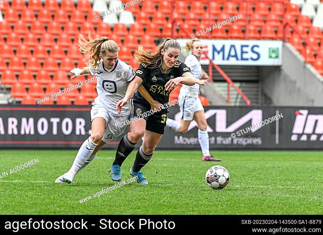Lore Jacobs (9) of Anderlecht and Lea Cordier (34) of Standard pictured during a female soccer game between Standard Femina de Liege and RSC Anderlecht on the...