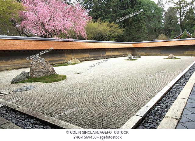 Zen, Ryoanji, Kyoto, inner rock garden of this famous temple