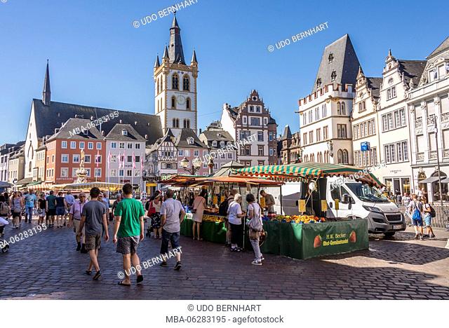 Europe, Germany, Rhineland-Palatinate, the Moselle, Moselle valley, Trier, historical city centre, central market, Jewish quarter, vegetable stall St