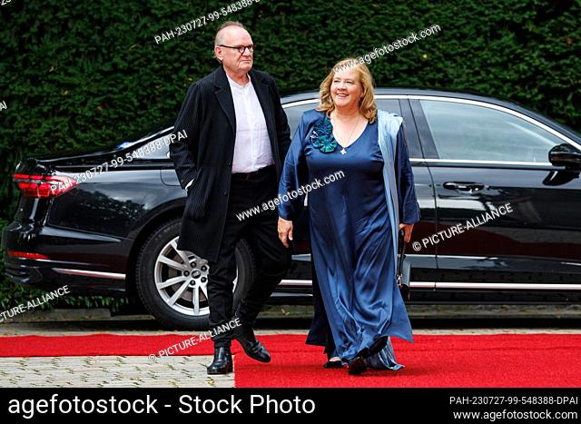 25 July 2023, Bavaria, Bayreuth: Singer Kathy Kelly comes to the opening of the Richard Wagner Festival with a new ""Parsifal"" in the Festspielhaus on the...