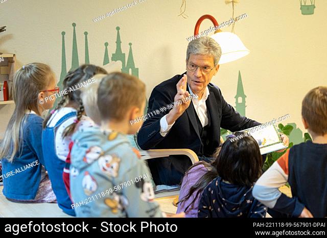 18 November 2022, Thuringia, Erfurt: Education Minister Helmut Holter (Left) reads from the book ""Irgendwie Anders"" (Somehow Different) at the ""Buchenberg""...