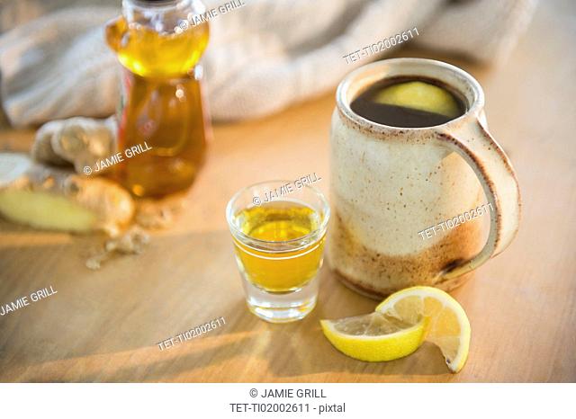 Hot tea with lemon slices