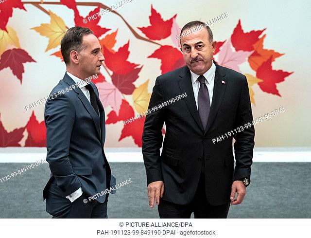 23 November 2019, Japan, Nagoya: Federal Foreign Minister Heiko Maas (l, SPD) and Mevlüt Cavusoglu, Turkey's Foreign Minister