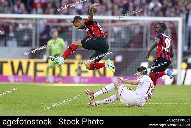 firo: 24.10.2021 Fuvuball: Soccer: 1st Bundesliga, season 2021/2022 1.FC Cologne, Kv? ln - Bayer Leverkusen 2: 2 Karim Bellarabi, duels versus Mark Uth