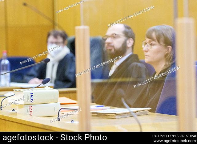17 November 2022, Hessen, Frankfurt/Main: Sinan Akdogan, prosecutor, and Patricia Neudeck, prosecutor, sit in their seats