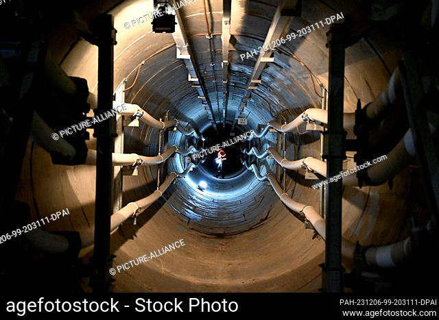 06 December 2023, Berlin: A worker is seen in a section of the Berlin tunnel of the cable diagonal on the site of the Berlin-Friedrichshain substation during...
