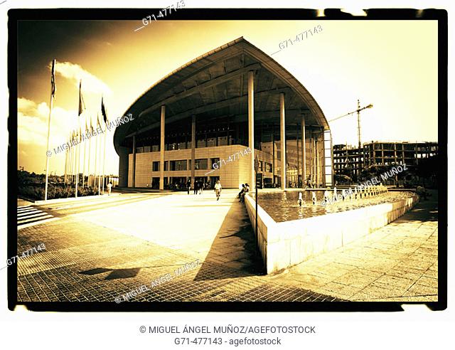 Palacio de Congresos (Convention Center), by Norman Foster, 1994-1998. Valencia. Spain