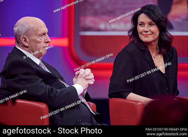 06 December 2020, North Rhine-Westphalia, Duesseldorf: The football manager Reiner Calmund (l) and Ms Sylvia (r) are sitting in the studio for the RTL annual...