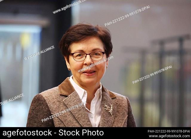 22 December 2022, Thuringia, Erfurt: Heike Taubert (SPD), Minister of Finance of Thuringia, stands in the plenary hall of the state parliament before the start...