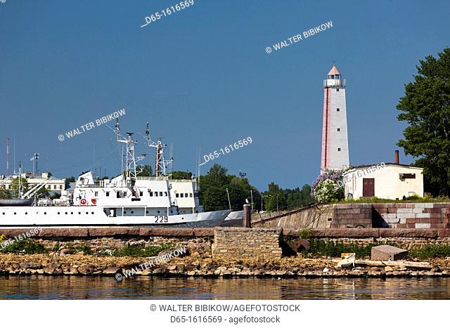 Russia, Saint Petersburg, Kronshtadt, Czar Peter the Greats Naval fortress town, Petrovsky Harbor, ships