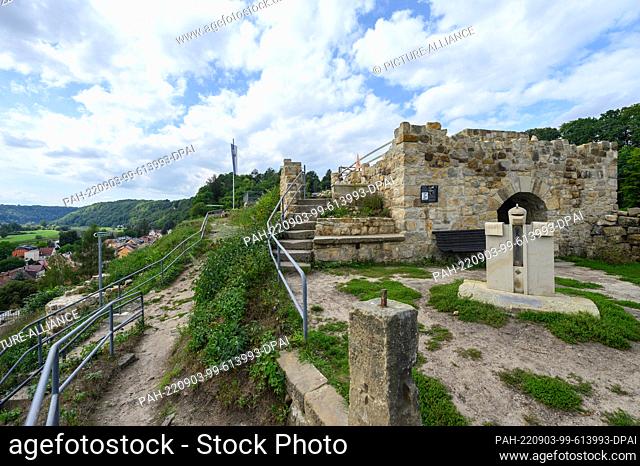 PRODUCTION - 30 August 2022, Saxony, Stadt Wehlen: View of the ruins of the castle in the district of Saxon Switzerland. The castle complex
