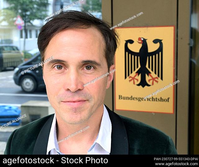 27 July 2023, Baden-Württemberg, Karlsruhe: The musician Martin Kilger, photographed in front of the Federal Court of Justice (BGH) before the start of his...