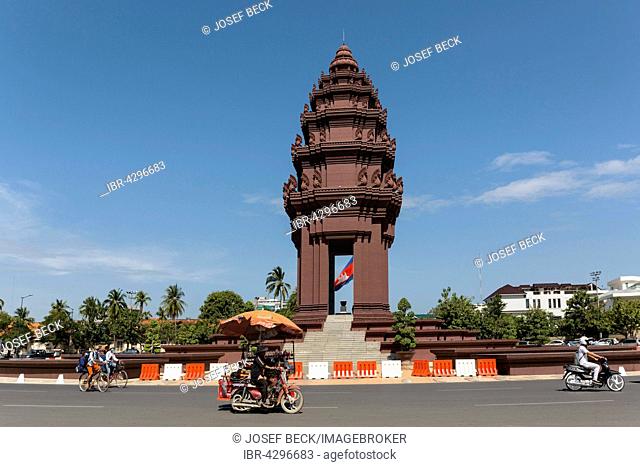 Roundabout at the Independence Monument, Phnom Penh, Cambodia
