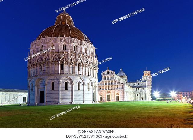Italy, Toscana, Pisa. Baptistery with cathedral and Leaning Tower of Pisa at Piazza dei Miracoli