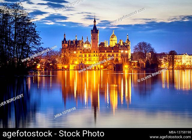 Europe, Germany, Mecklenburg-Western Pomerania, Schwerin, castle, night