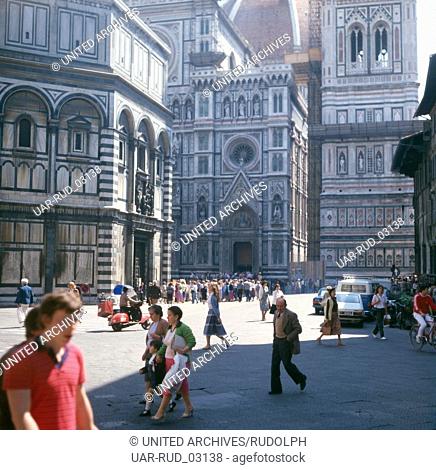 Besichtigung der Kathedrale Santa Maria del Fiore und des Baptisteriums San Giovanni in Florenz, Italien 1980er Jahre. Visitation of the dome of Santa Maria del...