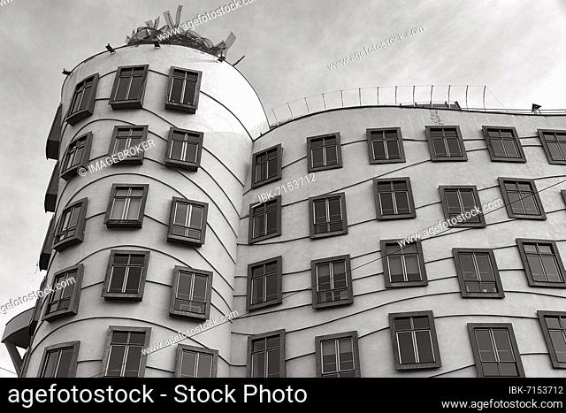 Dancing House, Tancící dum office building, architect Vlado Milunic and Frank Gehry, Deconstructivism, Prague, Bohemia, Czech Republic, Europe