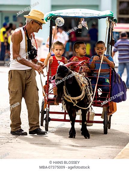 Children's amusement, a goat-pulled children's carriage, Streetlife in the city center of Santa Clara at the Parque de Santa Clara, Villa Clara, Cuba