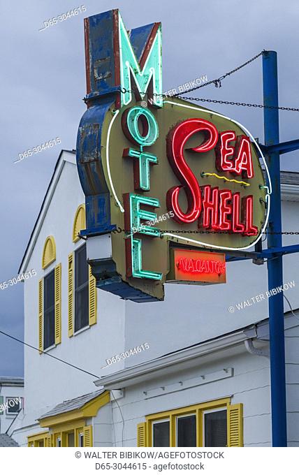 USA, New Jersey, The Jersey Shore, Wildwoods, 1950s-era Doo-Wop architecture, neon sign, Sea Shell Motel