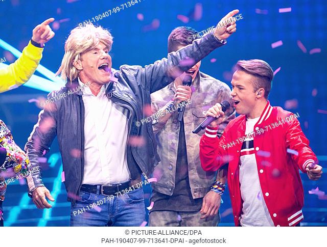 06 April 2019, North Rhine-Westphalia, Köln: Dieter Bohlen (r) sings with wig and the band ""Capital Bra"" the song ""Cheri Cheri Lady"" at the first motto show...