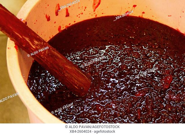 Kenya, Meru, Meru Herbs, preparation of jam