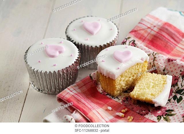 Cupcakes decorated with hearts for Valentine's Day