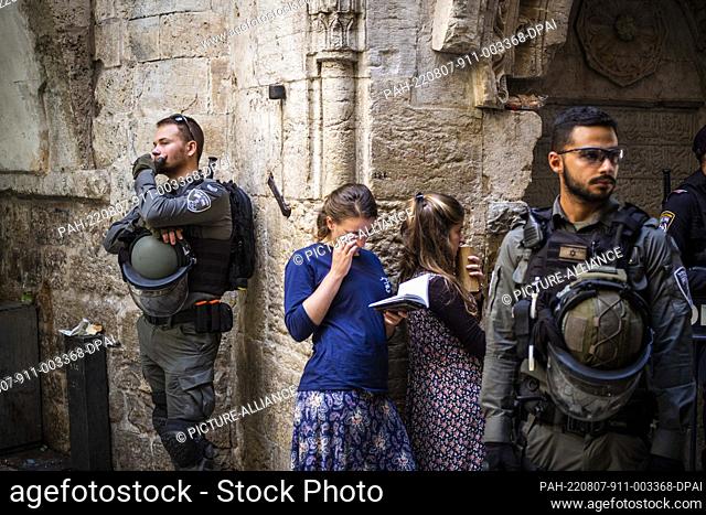 07 August 2022, Israel, Jerusalem: Jews pray near the door of the Al-Aqsa Mosque compound in the old city of Jerusalem during the holy day Tisha B'Av