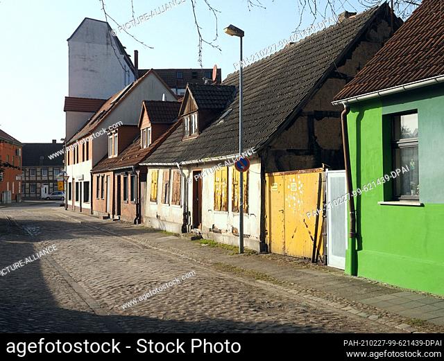 25 February 2021, Brandenburg, Wittenberge: View of residential and commercial buildings in the city center on Gartenstraße