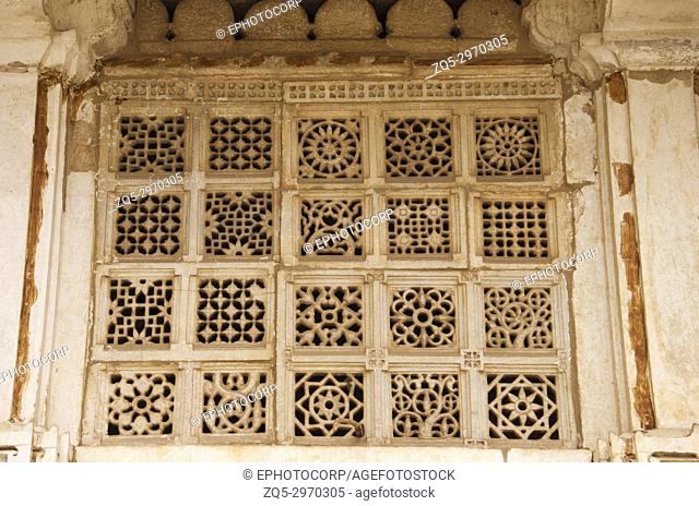 Carved jali on the outer wall of Sarkhej Roza, mosque and tomb complex. Makarba, Ahmedabad, Gujarat, India