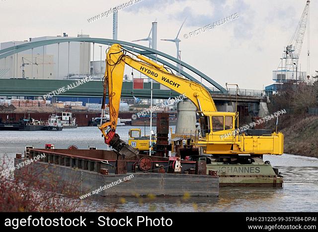 18 December 2023, Saxony-Anhalt, Magdeburg: View of the construction site of the new dam in Magdeburg's industrial port. The Port of Magdeburg wants to expand...