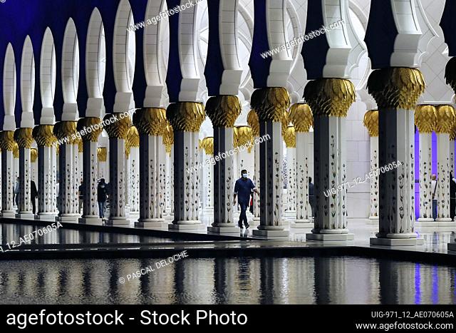 Sheikh Zayed Grand Mosque. Architecture. The Mosque has 1096 columns in its exterior. Abu Dhabi. United Arab Emirates