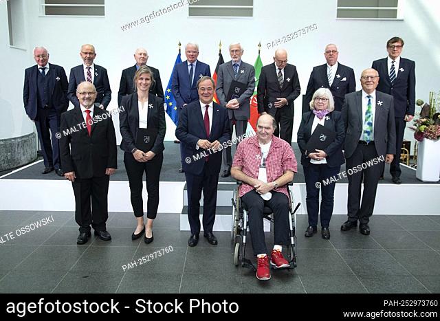Group photo with the award winners, back row from left: Norbert HUESSON (HÃ-sson), Duesseldorf Manfred REKOWSKI, Wuppertal WZ Wolfgang DROESSER (Drösser)