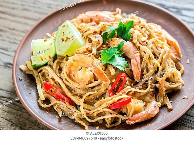 Thai fried rice noodles with shrimps