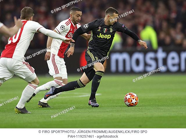 firo: 10.04.2019 Football, 2018/2019, CL, CHL, Champions League, Quarterfinal First leg Ajax Amsterdam - Juventus 1: 1 duels