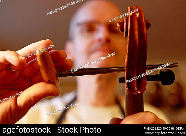 20 December 2023, Saxony-Anhalt, Wernigerode: Master violin maker Matthias Vorbrodt works on a violin. The master violin maker specializes in repairing stringed...