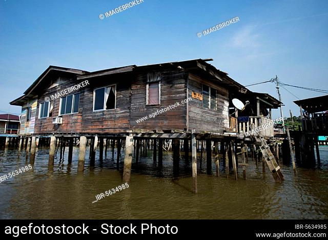 Hut on stilts in the river, water village (Kampong Ayer), Brunei River, Bandar Seri Begawan, Brunei, Asia