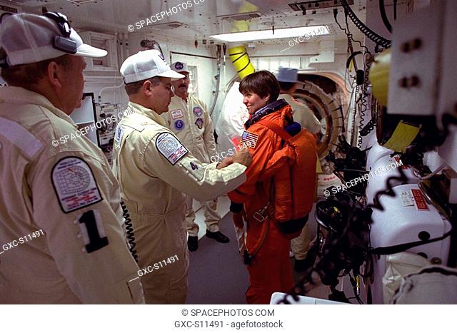 07/01/1997 --- STS-94 Payload Commander Janice Voss prepares to enter the Space Shuttle Columbia at Launch Pad 39A in preparation for launch