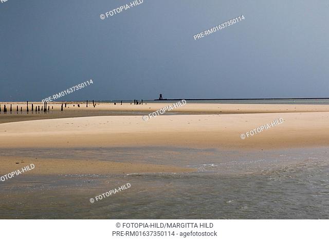 East Wangerooge with lighthouse Minsener Oog Buhne A in background, Friesland district, Lower Saxony, North Sea, Germany