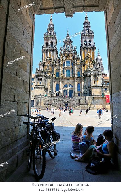 bicycle pilgrims, Catedral, Praza do Obradoiro, Santiago de Compostela, A Coruña province, Galicia, Spain