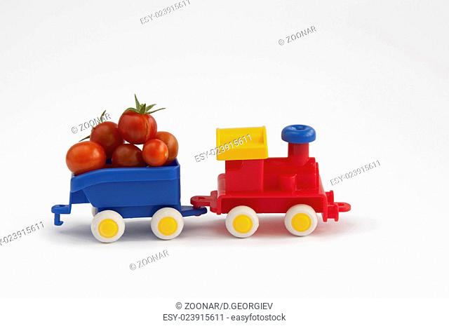 Little train spends tomatoes