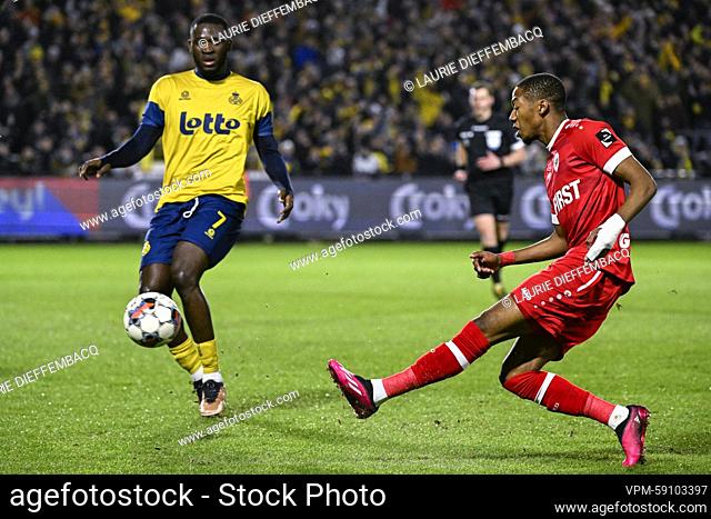 Union's Victor Boniface and Antwerp's Michel Ange Balikwisha fight for the ball during a soccer game between Royale Union Saint-Gilloise and Royal Antwerp FC