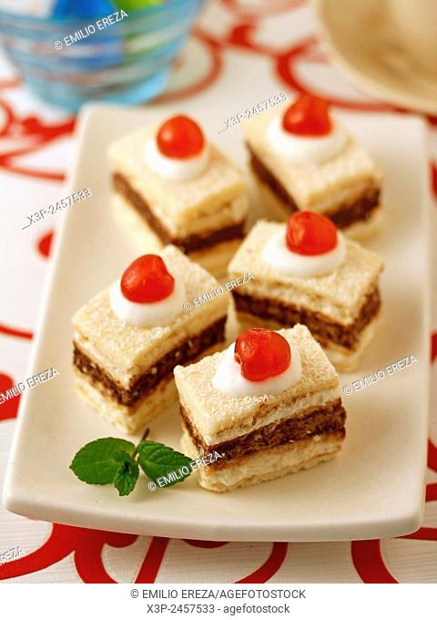 Sponge cakes with chocolate and cherries