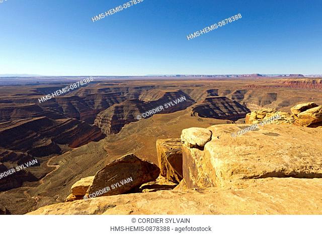 United States, Utah, Bluff area, Muley Point, near Mexican Hat, viewpoint at the edge of Cedar Mesa overlooking the deep canyon of the San Juan River and the...