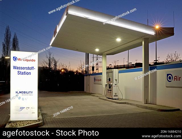 Wasserstoff Tankstelle, eine der heute 91 H2-Tankstellen in Deutschland, Duesseldorf, Nordrhein-Westfalen, Deutschland, Europa