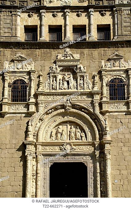 Main entrance to Museo de Santa Cruz (old Hospital of Santa Cruz, founded by Cardenal Mendoza), Toledo. Castilla-La Mancha, Spain